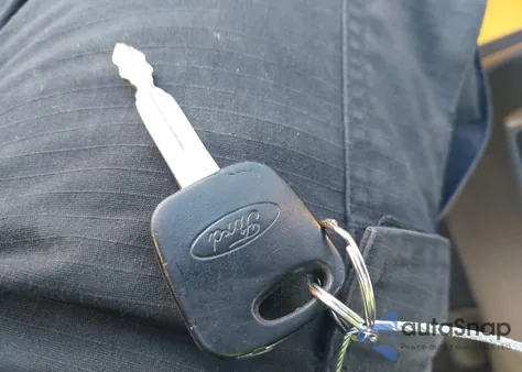 2003 Ford Escape Xlt z USA, uszkodzony, nr VIN 1FMYU031X3KB80037